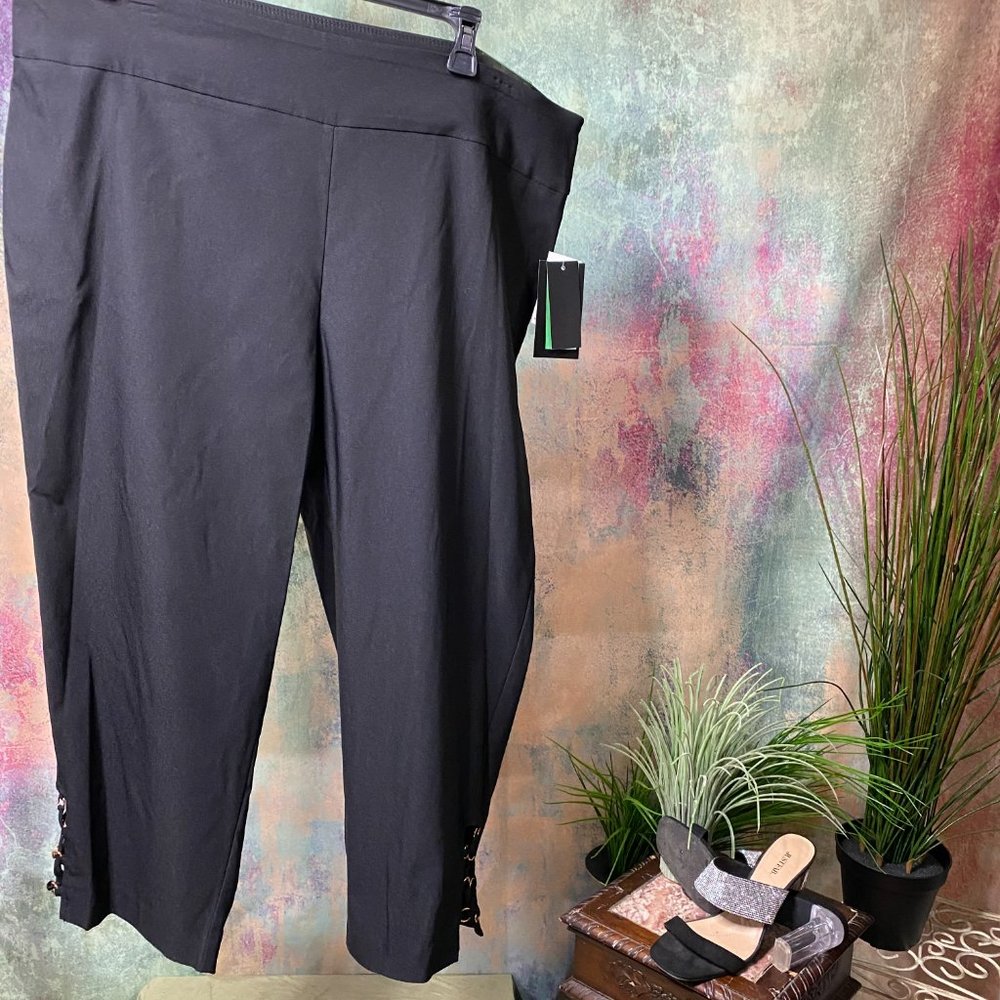 NWT 📌Attyre Comfy Caroline Capri w/ braided Décor